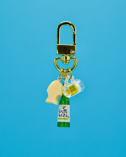  Mini Soju features a mini green soju bottle charm, a cute taiyaki fish, and a frosty beer mug clasp. 